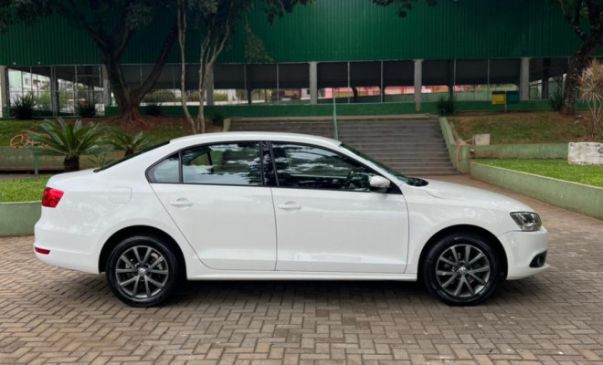 VW - VolksWagen JETTA Comfortline 2.0 T.Flex 8V 4p Tipt. 2013 Flex-9