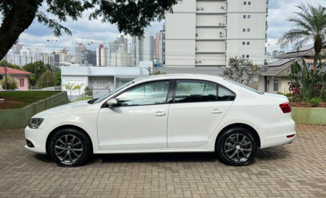 VW - VolksWagen JETTA Comfortline 2.0 T.Flex 8V 4p Tipt. 2013 Flex