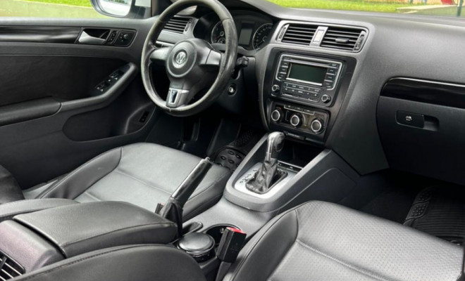 VW - VolksWagen JETTA Comfortline 2.0 T.Flex 8V 4p Tipt. 2013 Flex-6