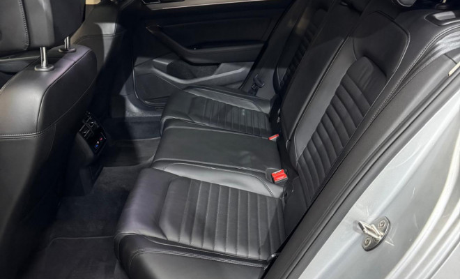 VW - VolksWagen Passat Highline 2.0 TSI 220cv Tip. 2019 Gasolina-12