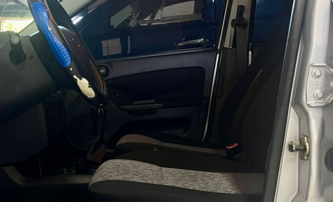 Ford Fiesta Sed. 1.6 8V Flex 4p 2011 Flex-9