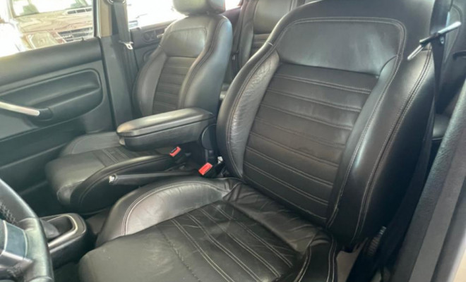 VW - VolksWagen Golf Sportline 1.6 Mi Total Flex 8V 4p 2013 Flex-8