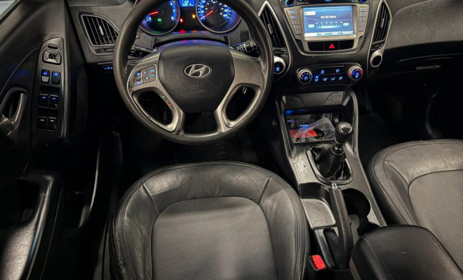Hyundai ix35 2.0 16V 170cv 2WD/4WD Aut. 2012 Gasolina-4