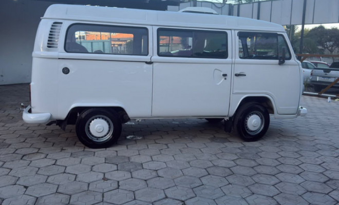 VW - VolksWagen Kombi Furgão 1.4 Mi Total Flex 8V 2010 Flex-0