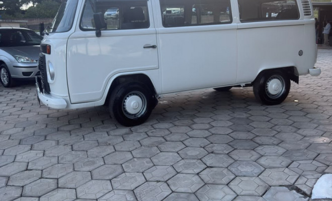 VW - VolksWagen Kombi Furgão 1.4 Mi Total Flex 8V 2010 Flex-1