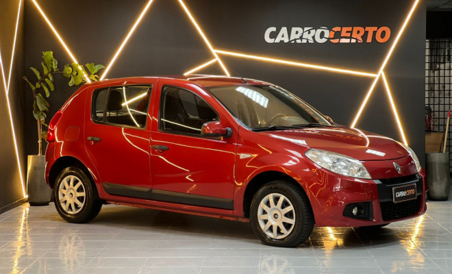 Renault SANDERO Expression 1.0 2013  Baixo consumo e Conforto