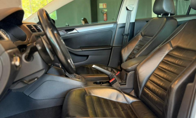 VW - VolksWagen JETTA Highline 2.0 TSI 16V 4p Tiptronic 2014 Flex-14