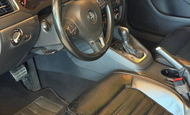 VW - VolksWagen JETTA Highline 2.0 TSI 16V 4p Tiptronic 2014 Flex-12