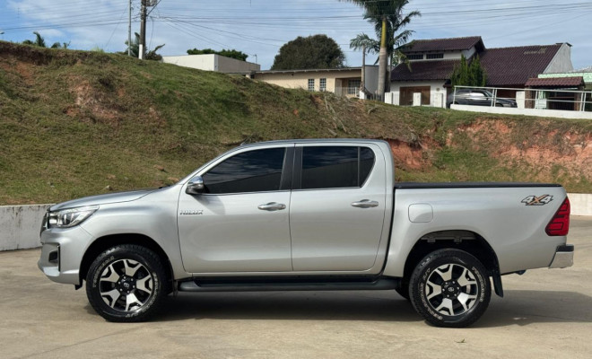 A picape mais desejada do Brasil em uma edição histórica! 🚨 Toyota Hilux SRX 4x4 2.8 Diesel Automática 2020 – Série Especial 50 Anos.-14
