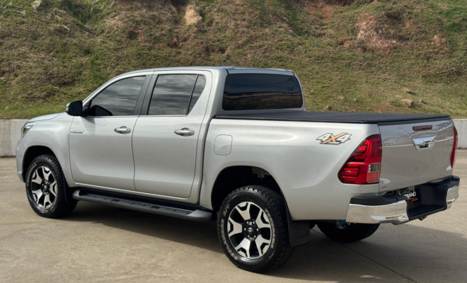 A picape mais desejada do Brasil em uma edição histórica! 🚨 Toyota Hilux SRX 4x4 2.8 Diesel Automática 2020 – Série Especial 50 Anos.-15