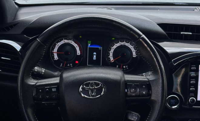 A picape mais desejada do Brasil em uma edição histórica! 🚨 Toyota Hilux SRX 4x4 2.8 Diesel Automática 2020 – Série Especial 50 Anos.-4