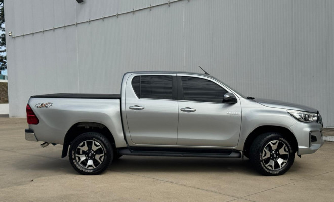 A picape mais desejada do Brasil em uma edição histórica! 🚨 Toyota Hilux SRX 4x4 2.8 Diesel Automática 2020 – Série Especial 50 Anos.-17