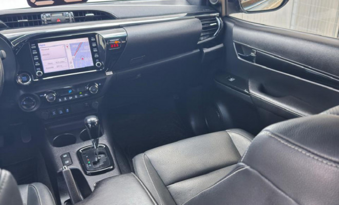 A picape mais desejada do Brasil em uma edição histórica! 🚨 Toyota Hilux SRX 4x4 2.8 Diesel Automática 2020 – Série Especial 50 Anos.-11