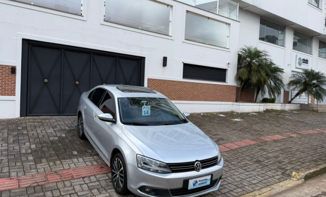 VW - VolksWagen JETTA Highline 2.0 TSI 16V 4p Tiptronic 2014 Flex-1