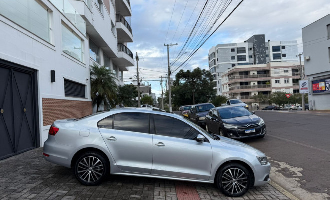 VW - VolksWagen JETTA Highline 2.0 TSI 16V 4p Tiptronic 2014 Flex-2