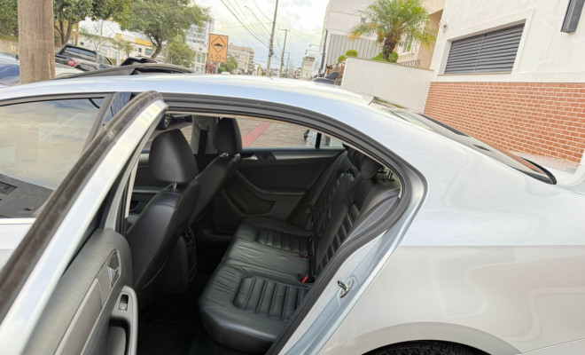 VW - VolksWagen JETTA Highline 2.0 TSI 16V 4p Tiptronic 2014 Flex-6