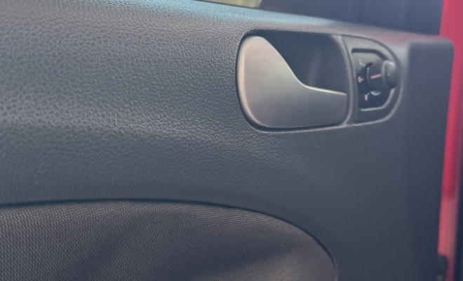 VW - VolksWagen VOYAGE TREND 1.6 Mi Total Flex 8V 4p 2013 Flex-4