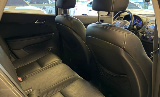 Hyundai i30 2.0 16V 145cv 5p Aut. 2011 Gasolina-20