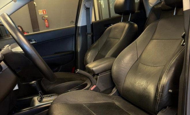 Hyundai i30 2.0 16V 145cv 5p Aut. 2011 Gasolina-13