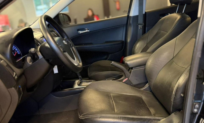 Hyundai i30 2.0 16V 145cv 5p Aut. 2011 Gasolina-14