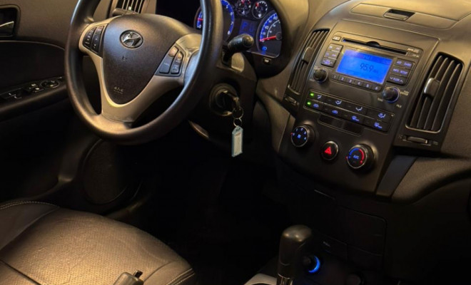 Hyundai i30 2.0 16V 145cv 5p Aut. 2011 Gasolina-12