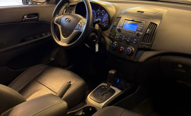 Hyundai i30 2.0 16V 145cv 5p Aut. 2011 Gasolina-7