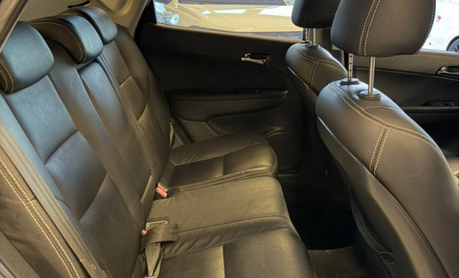 Hyundai i30 2.0 16V 145cv 5p Aut. 2011 Gasolina-21