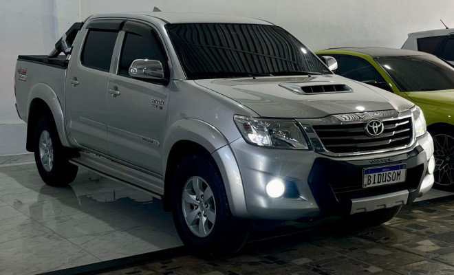 Toyota Hilux CD SRV D4-D 4x4 3.0 TDI Diesel Aut 2013 Diesel