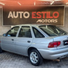 Ford Escort GL 1.6 MPI 2001 Gasolina-2