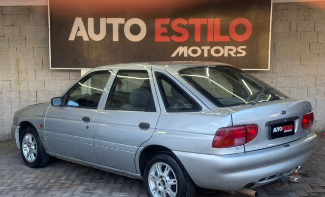 Ford Escort GL 1.6 MPI 2001 Gasolina-2