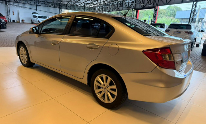Honda Civic Sedan LXR 2.0 Flexone 16V Aut. 4p 2014 Flex-4