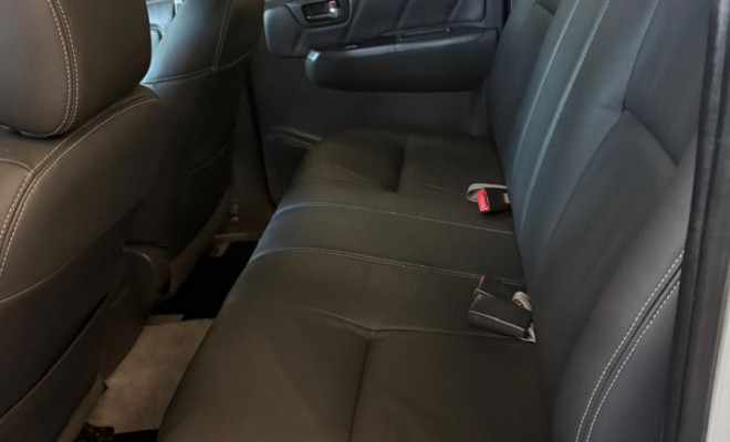 Toyota Hilux CD SRV D4-D 4x4 3.0 TDI Diesel Aut 2014 Diesel-4