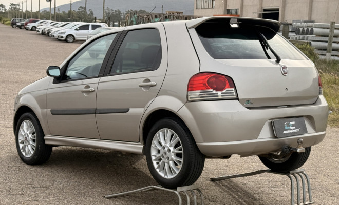 Fiat Palio ELX 1.4 Fire/30 Anos F. Flex 8V 4p 2010 Flex-4
