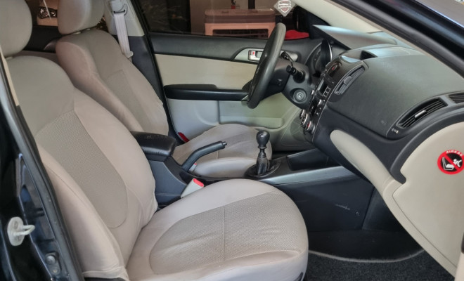 Kia Motors Cerato 1.6 16V Mec. 2011 Gasolina-6
