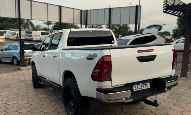 Toyota Hilux CD SR 4x4 2.8 TDI Diesel Aut. 2018 Diesel-3