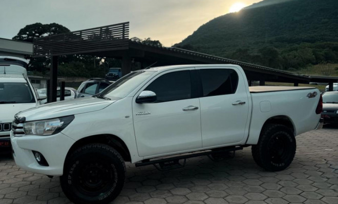 Toyota Hilux CD SR 4x4 2.8 TDI Diesel Aut. 2018 Diesel-1