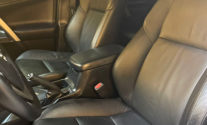 Toyota RAV4 2.0  Aut. 2013 Gasolina      4x4   Espaçosa e de mecanica confiavél-6