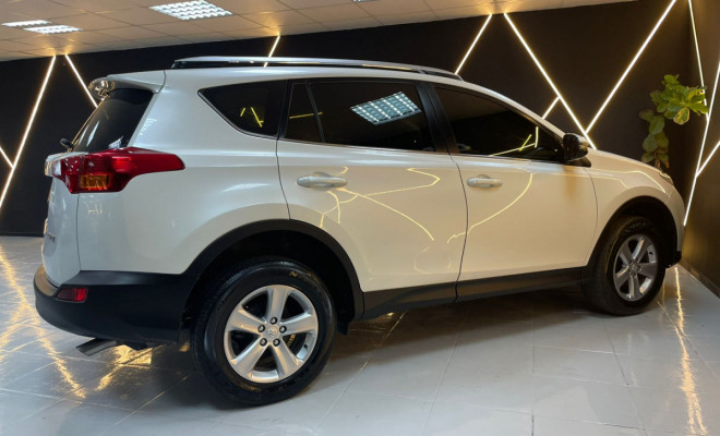 Toyota RAV4 2.0  Aut. 2013 Gasolina      4x4   Espaçosa e de mecanica confiavél-3
