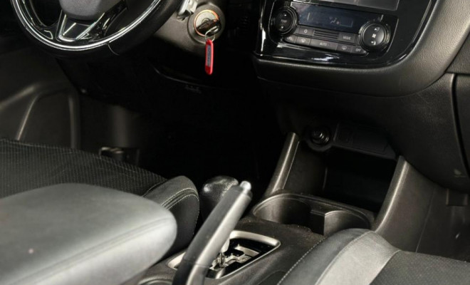 Mitsubishi OUTLANDER 2.0 16V 160cv Aut. 2016 Gasolina-9