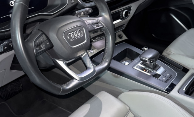 Audi Q5 S-Line Black 2.0 TFSI Quat. S-Tronic 2022 Híbrido-1