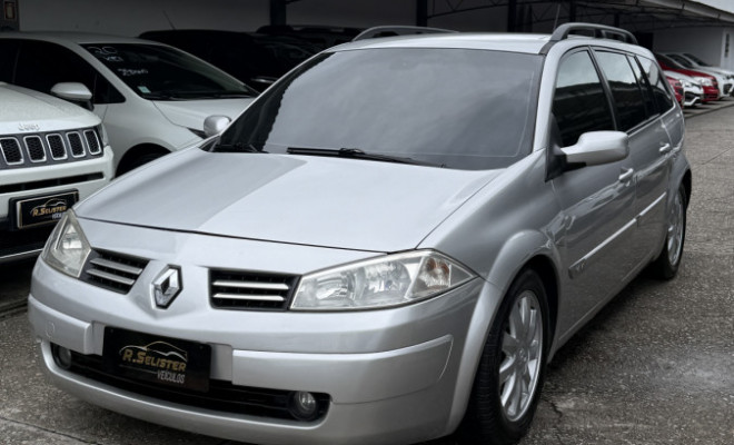 Megane Grand Tour Dynam. 1.6 16V 2012 (REBAIXADO)