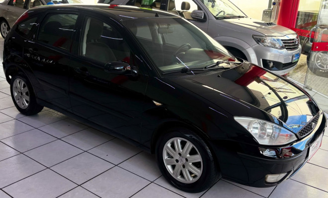 Ford Focus Ghia 2.0 Aut 2005-1