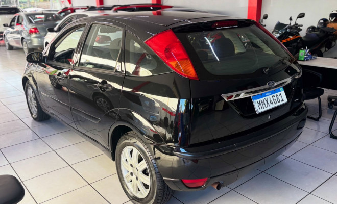 Ford Focus Ghia 2.0 Aut 2005-3