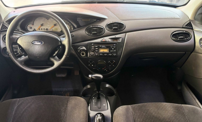 Ford Focus Ghia 2.0 Aut 2005-5