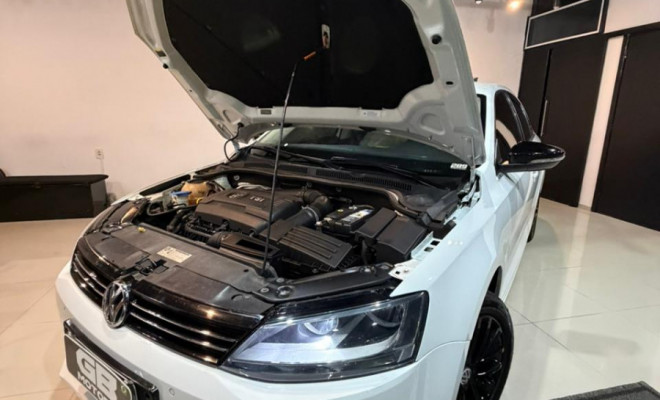 VW - VolksWagen JETTA Highline 2.0 TSI 16V 4p Tiptronic 2014 Gasolina-9
