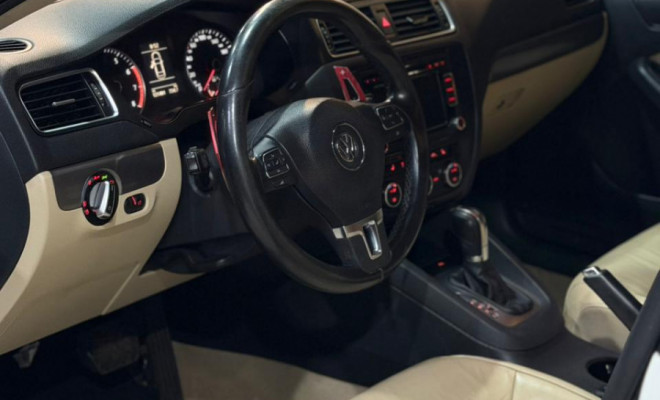 VW - VolksWagen JETTA Highline 2.0 TSI 16V 4p Tiptronic 2014 Gasolina-12