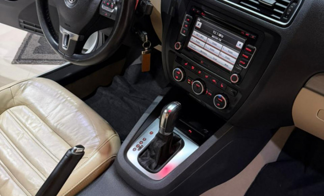 VW - VolksWagen JETTA Highline 2.0 TSI 16V 4p Tiptronic 2014 Gasolina-8