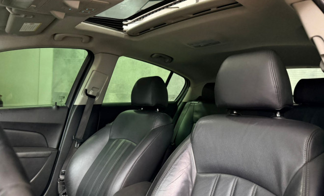 GM - Chevrolet CRUZE HB Sport LTZ 1.8 16V FlexP. 5p Aut 2014 Flex-8