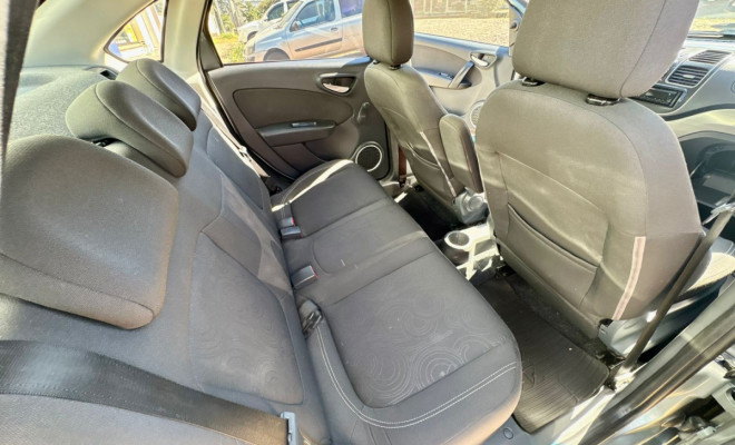 Fiat Grand Siena ATTRAC. 1.4 EVO F.Flex 8V 2015 Flex-7