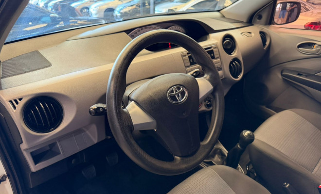 Toyota ETIOS XS  1.3 Flex 16V 5p Mec. 2013 Flex-9